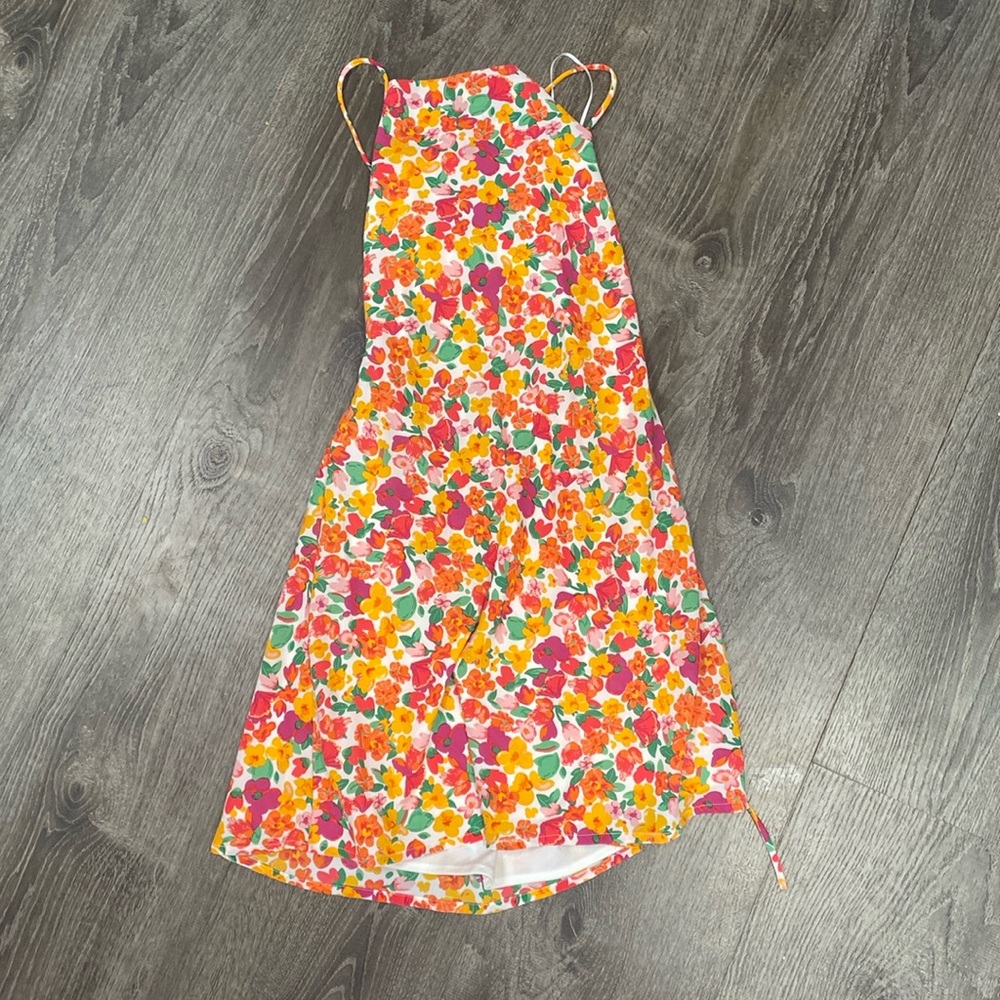 Princess poly floral dress and size 8 in US! Only worn once!!